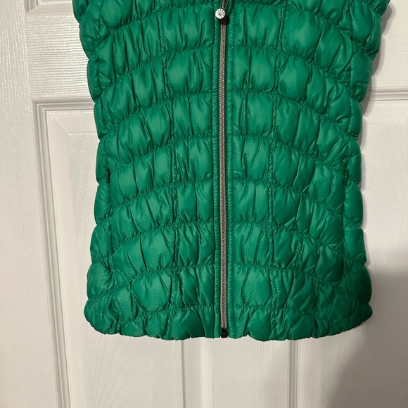 Athleta Downalicious Puffer Vest - Picture 3 of 15